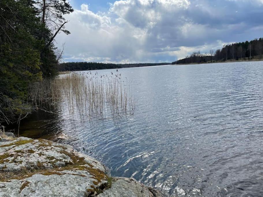 Nyrenoverat Strandnaera Med Fantastisk Utsikt Rimbo Exterior photo